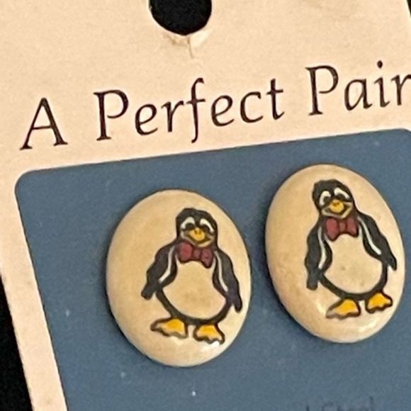NWT Foxlore oval cream black red yellow hand painted penguin clay stud - Picture 4 of 6
